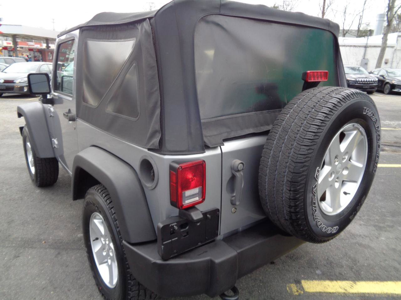 Used 2015 Jeep Wrangler Sport w/ Quick Order Package 24S AWD/4WD image 17