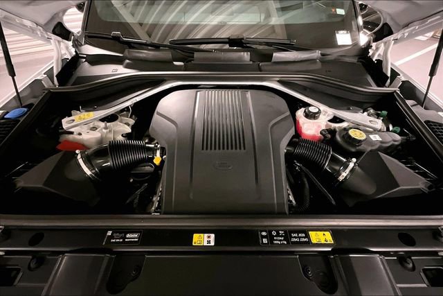 Certified 2024 Land Rover Range Rover SE image 9