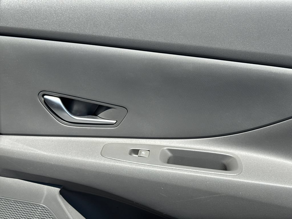 Used 2022 Hyundai Elantra SEL FWD image 16