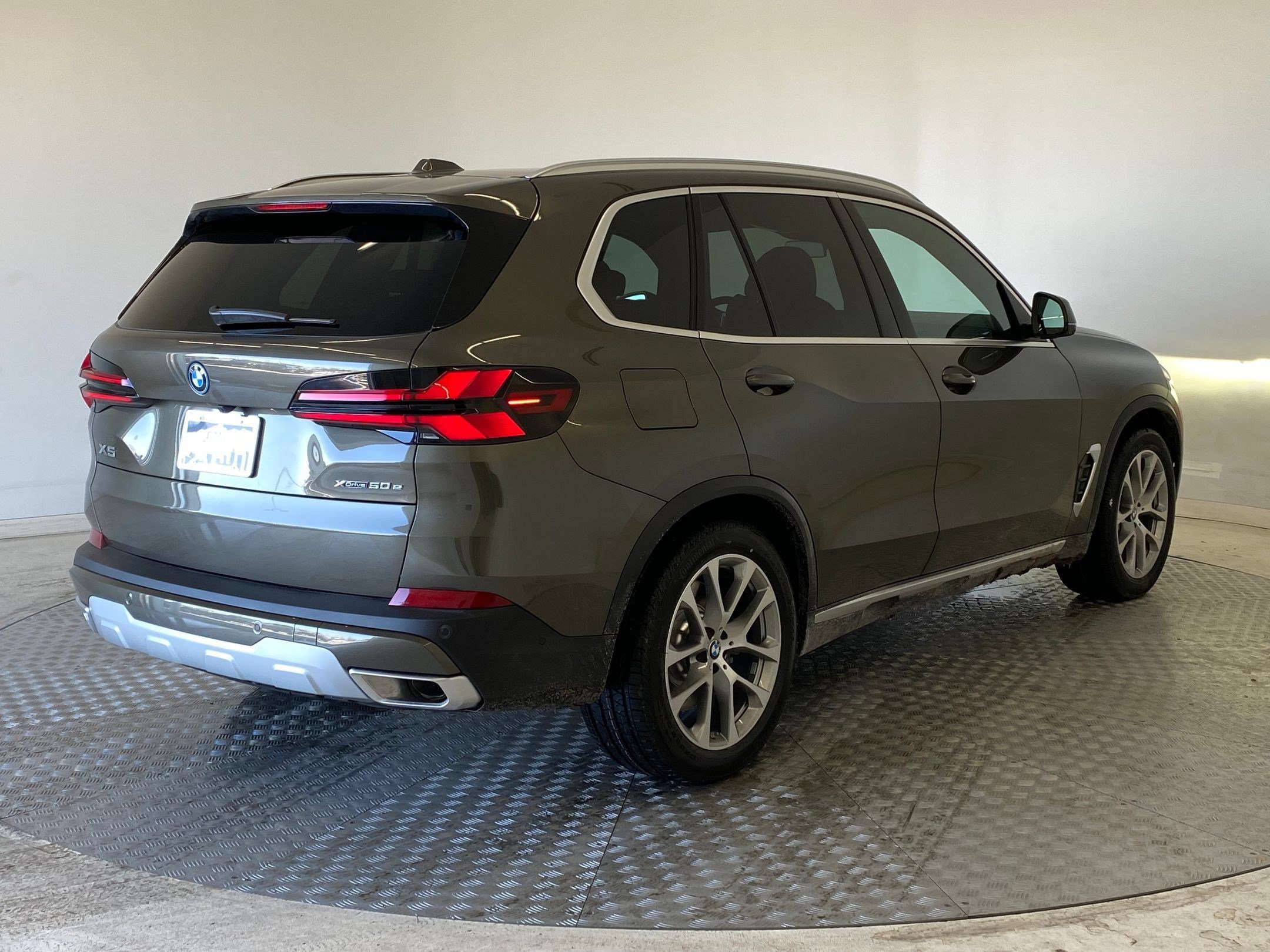 Used 2026 BMW X5 xDrive50e w/ Premium Package AWD/4WD image 9