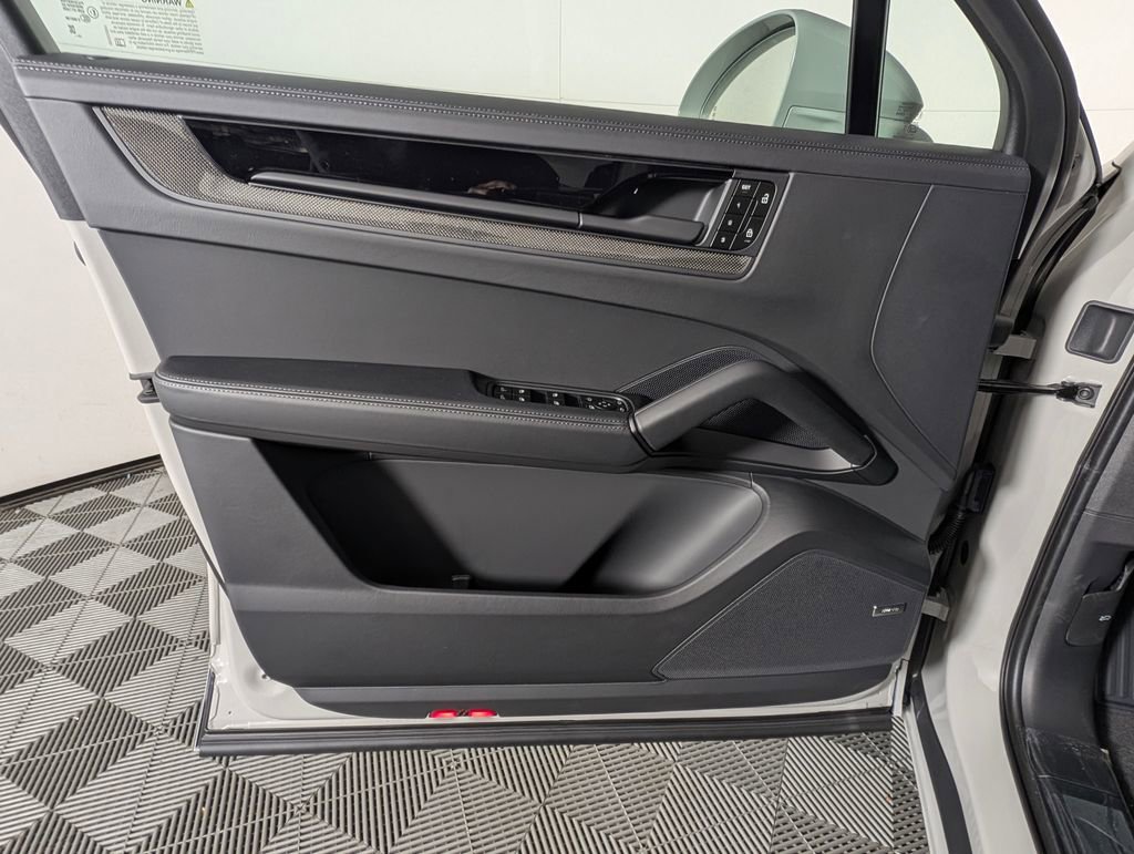 New 2026 Porsche Cayenne GTS image 23