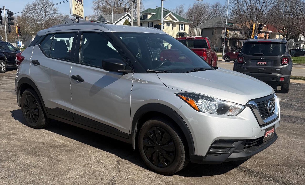 Used 2019 Nissan Kicks S FWD image 7