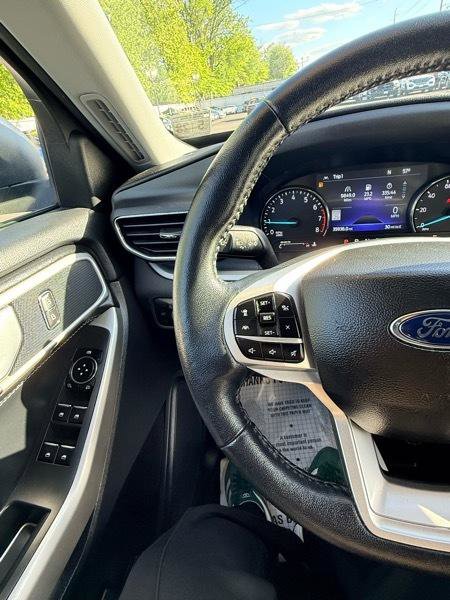 Used 2022 Ford Explorer XLT w/ Equipment Group 202A AWD/4WD image 21