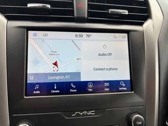 Used 2020 Ford Fusion SE FWD image 22