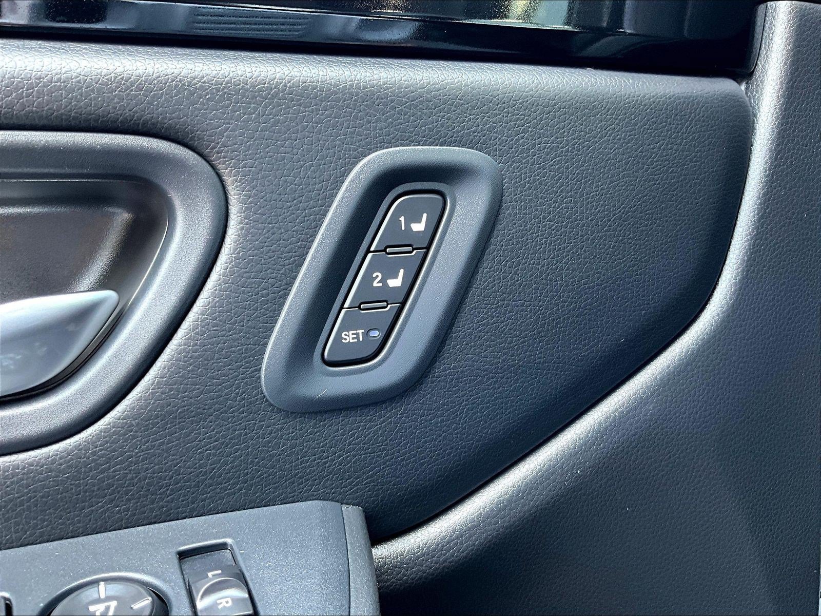 Used 2025 Honda Pilot EX-L image 37