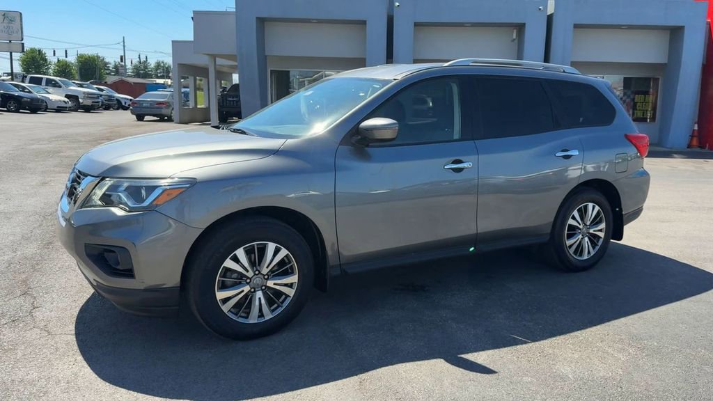 Used 2020 Nissan Pathfinder SV image 3