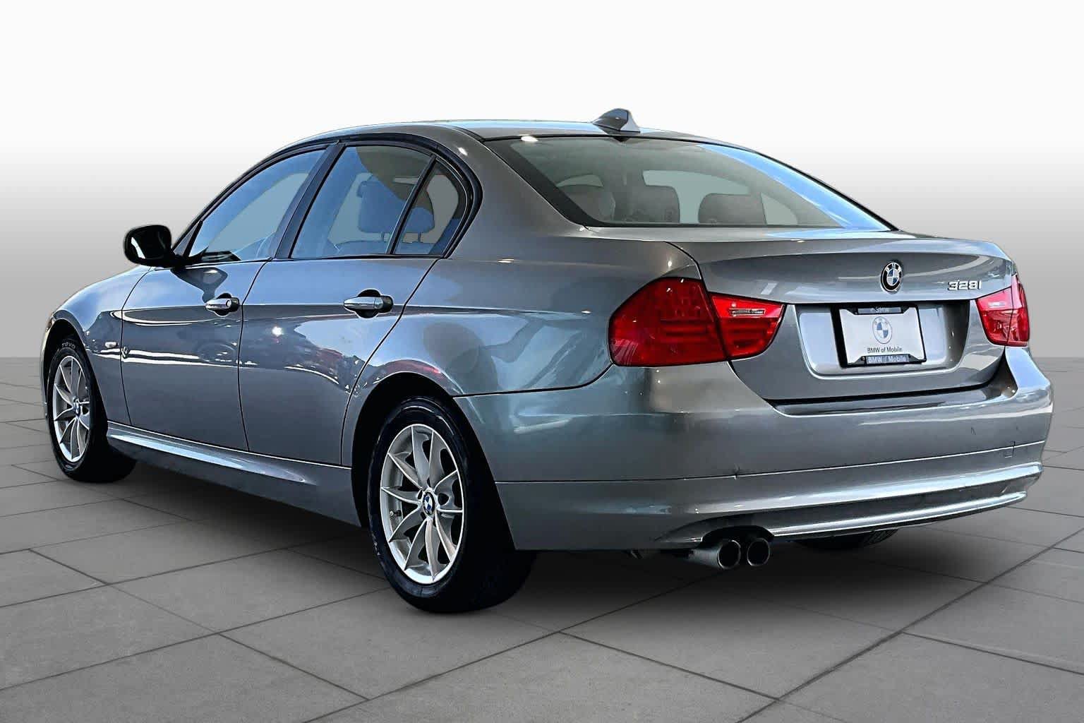 Used 2010 BMW 328i Sedan RWD image 11