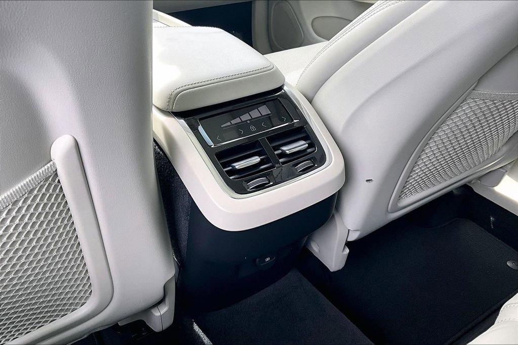 Used 2024 Volvo XC60 B5 Ultimate image 29