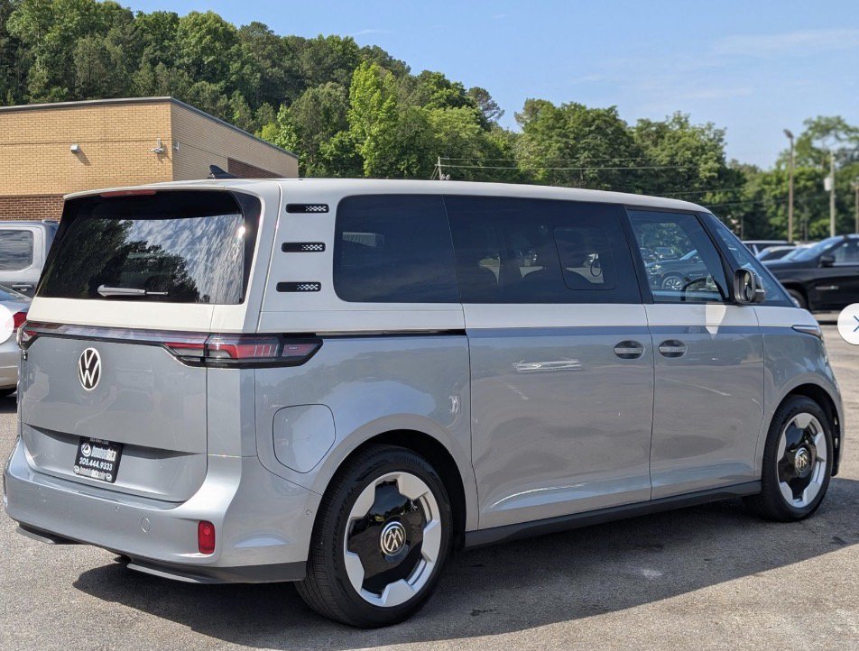 Used 2025 Volkswagen ID. Buzz Pro S Plus RWD image 11