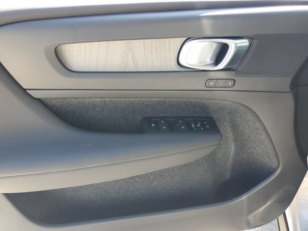Certified 2023 Volvo XC40 B4 Core w/ Convenience Package FWD image 19