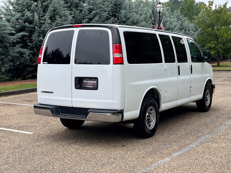 Used 2018 Chevrolet Express 2500 LT w/ LT Preferred Equipment Group RWD image 22