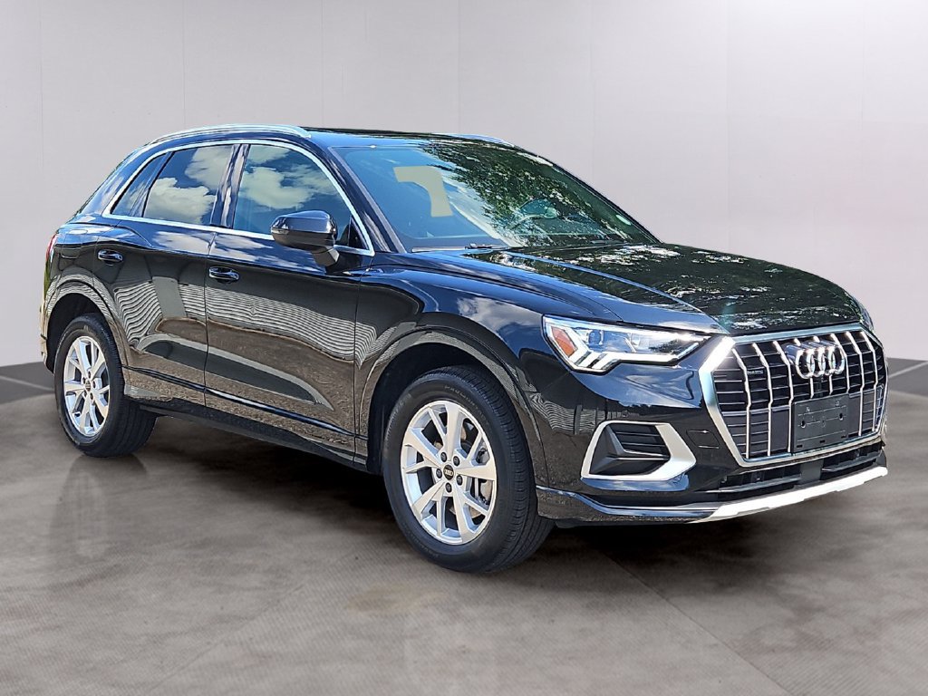 Used 2023 Audi Q3 2.0T Premium Plus w/ Premium Plus Package AWD/4WD image 3