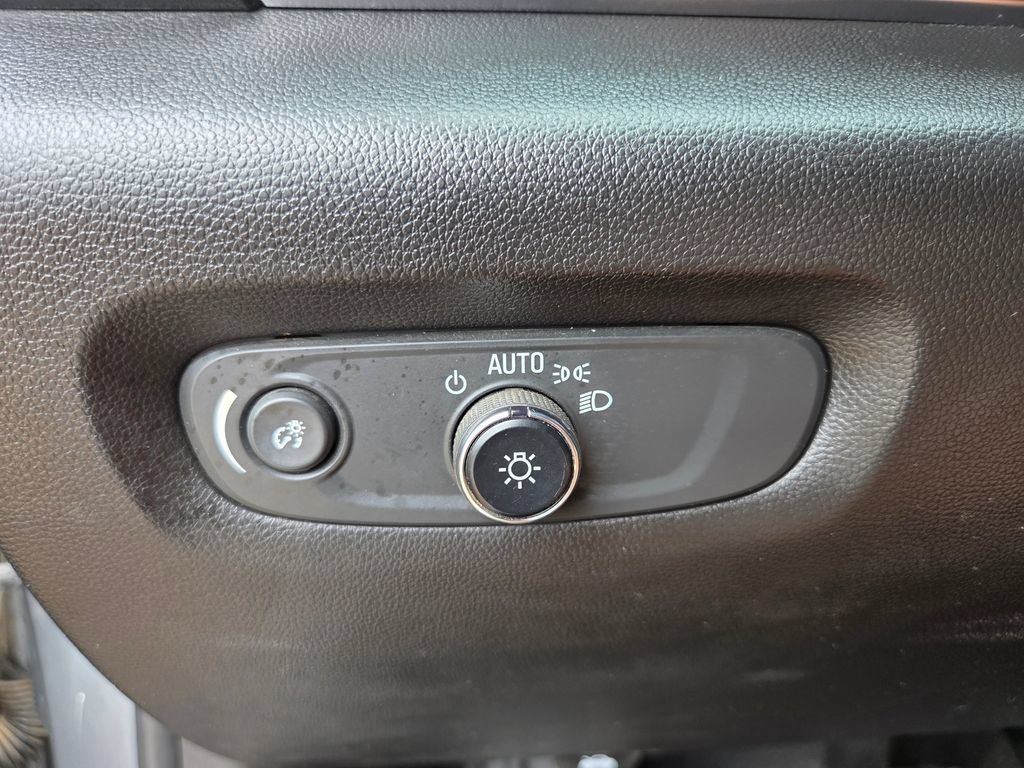 Used 2023 Chevrolet Traverse RS FWD image 31