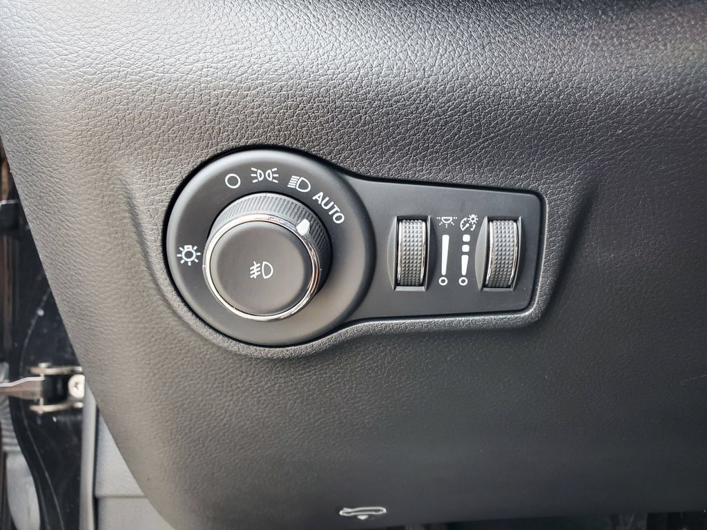 Used 2023 Jeep Compass Latitude AWD/4WD image 20