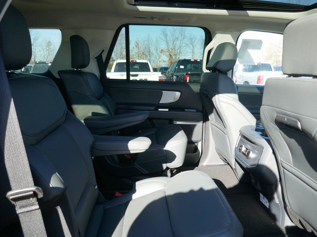 New 2026 Ford Expedition Active image 11