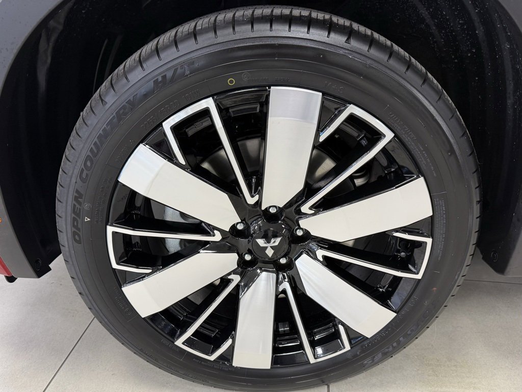 New 2026 Mitsubishi Outlander SEL image 9