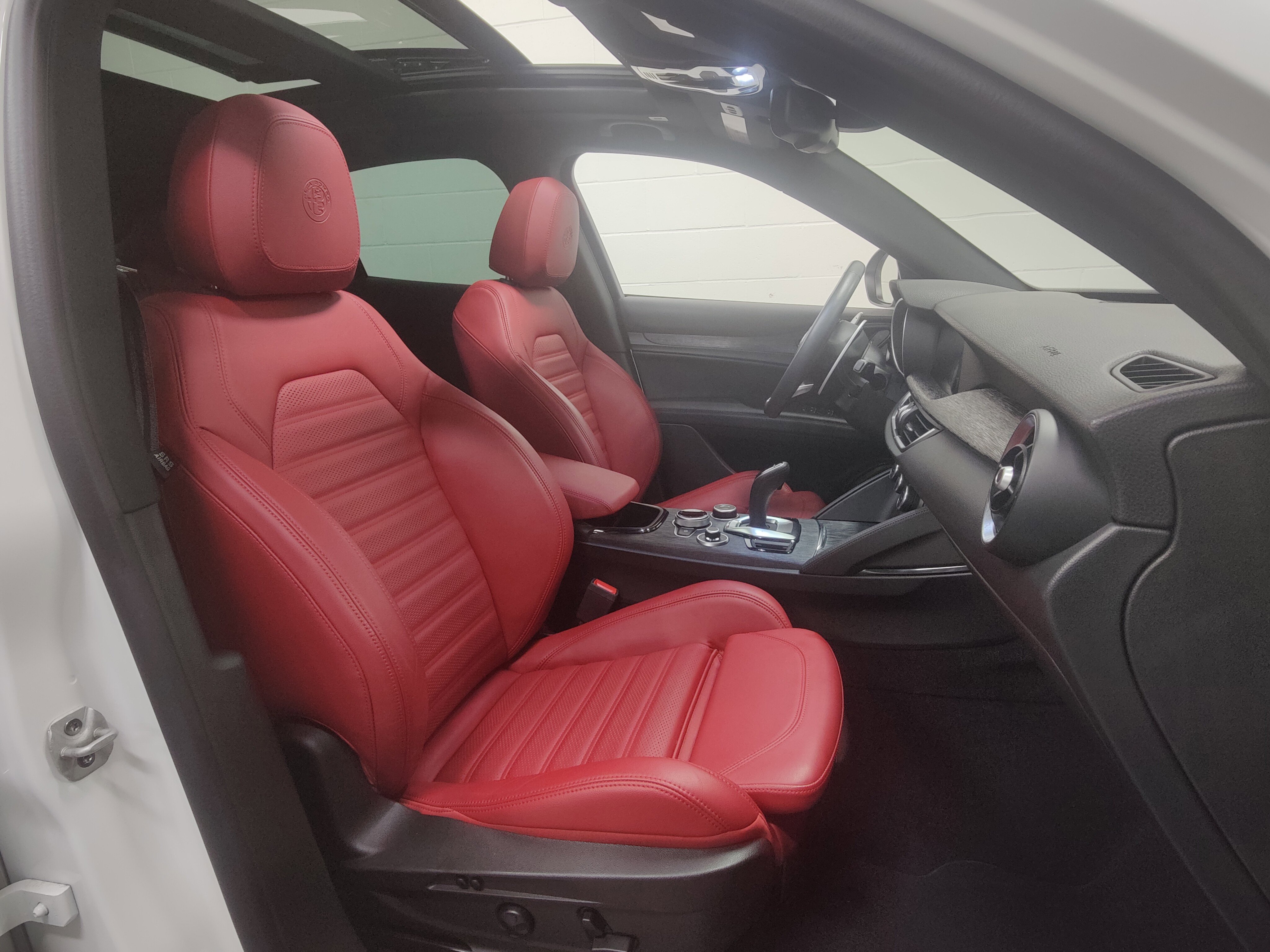 Used 2024 Alfa Romeo Stelvio Sprint image 5
