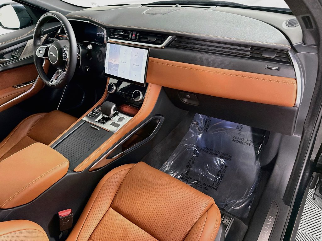 Certified 2026 Jaguar F-PACE R-Dynamic S AWD/4WD image 31