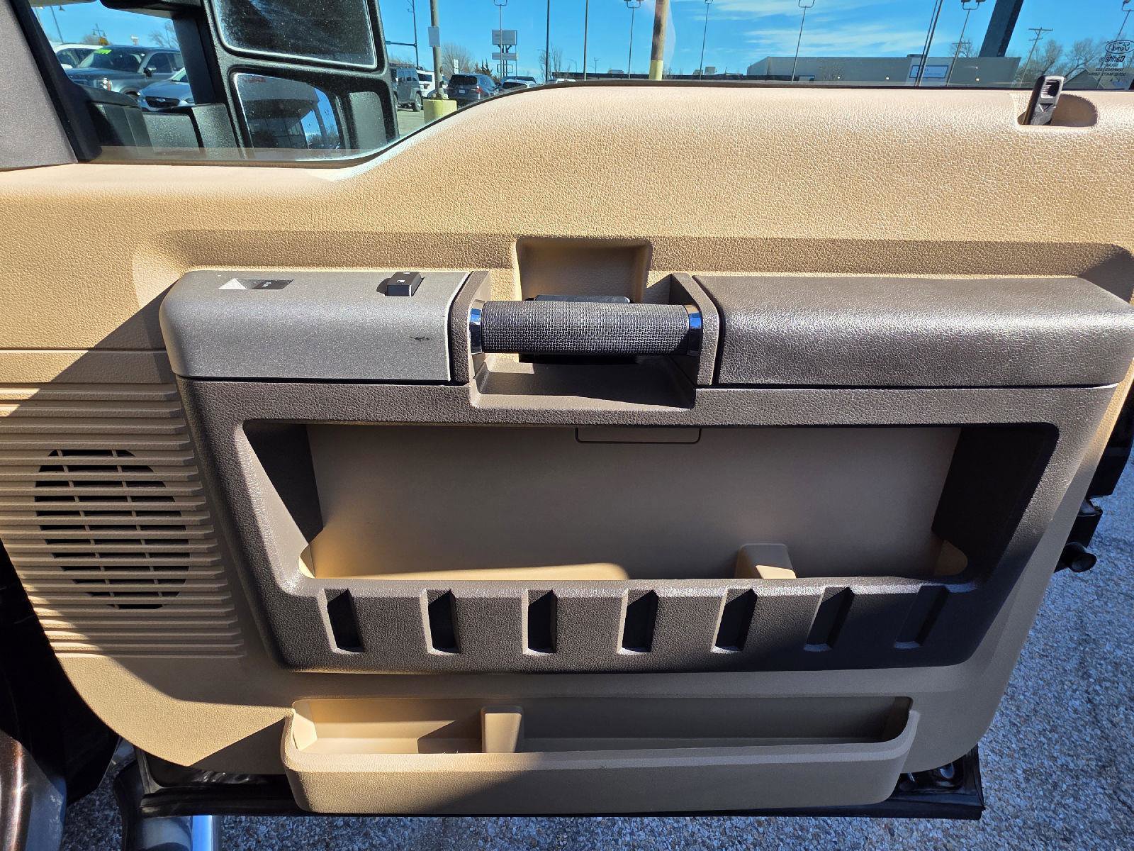 Used 2014 Ford F250 Lariat w/ Lariat Interior Package image 31