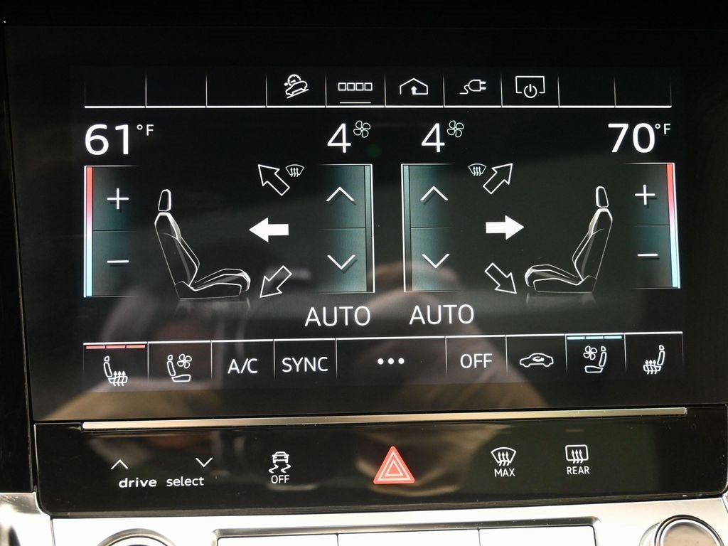 Used 2022 Audi e-tron Premium Plus w/ Premium Plus Package image 29