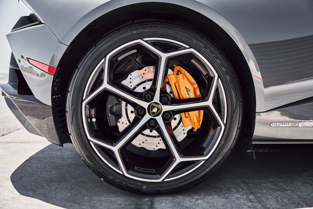 Used 2021 Lamborghini Huracan EVO RWD image 29