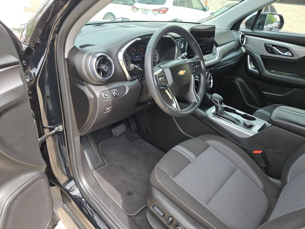 Used 2025 Chevrolet Blazer LT FWD image 15