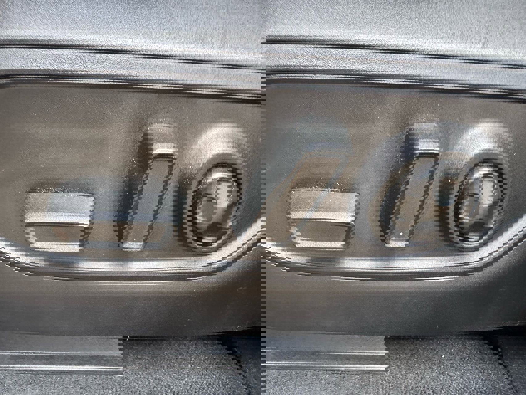 Used 2023 Jeep Grand Cherokee L Laredo image 26