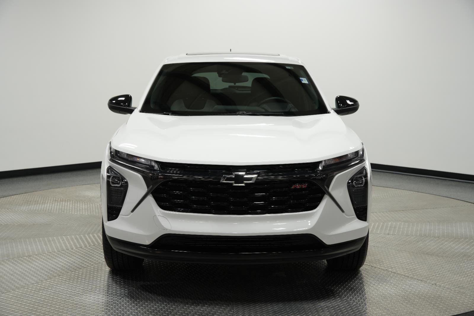 Used 2024 Chevrolet Trax RS w/ Sunroof Package FWD image 2