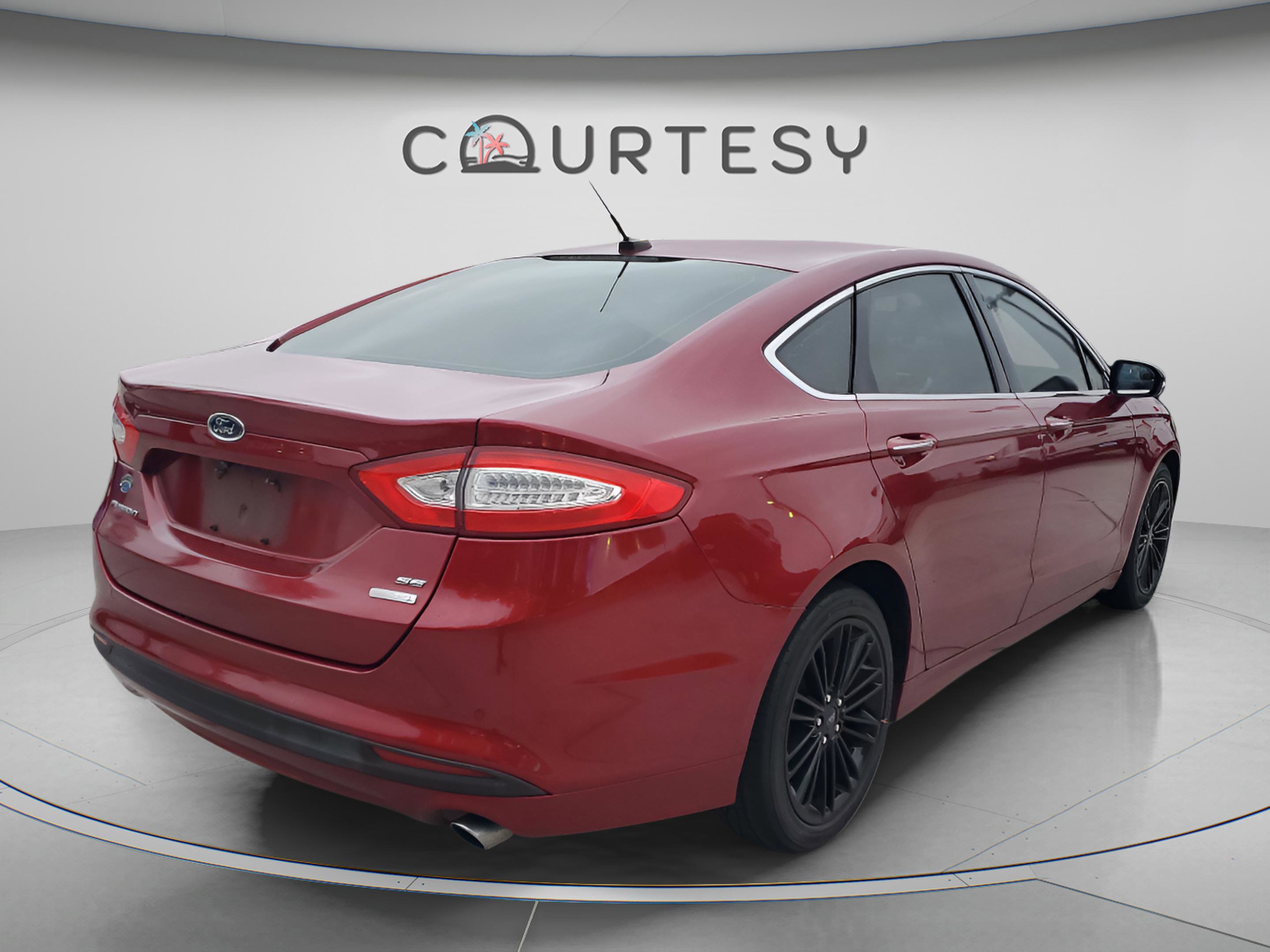 Used 2016 Ford Fusion SE w/ Equipment Group 202A FWD image 3
