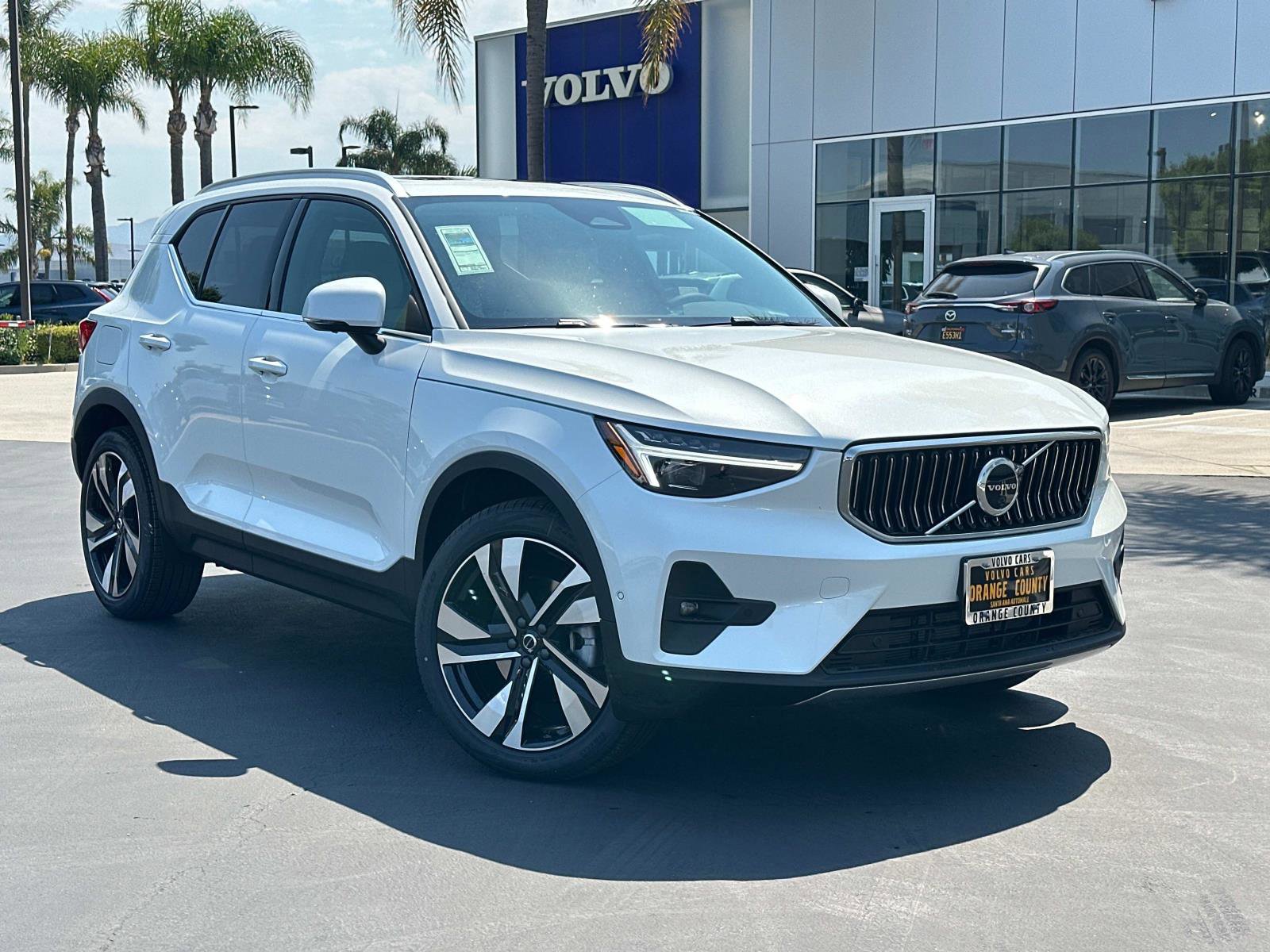 New 2025 Volvo XC40 B5 Ultra w/ Climate Package