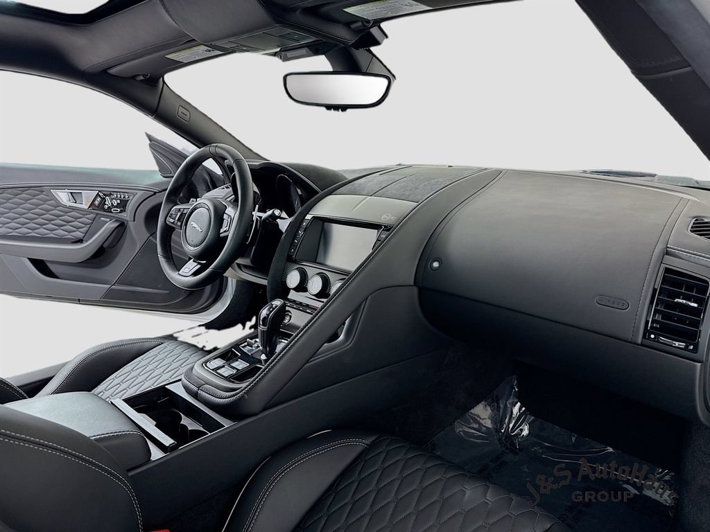 Used 2017 Jaguar F-TYPE SVR AWD/4WD image 30