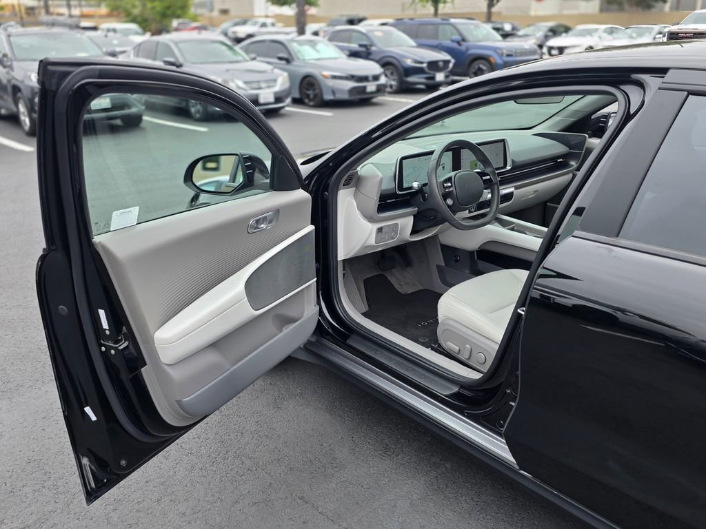Used 2025 Hyundai Ioniq 6 SEL RWD image 38