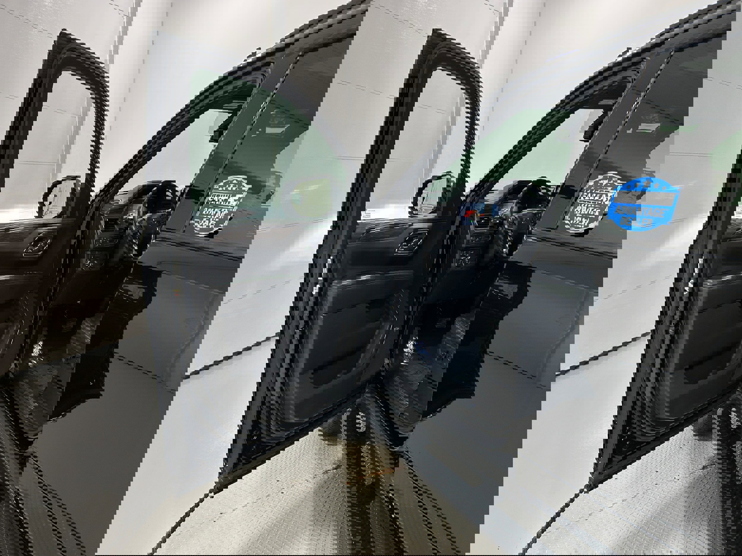 Used 2022 Chevrolet Suburban Z71 image 23