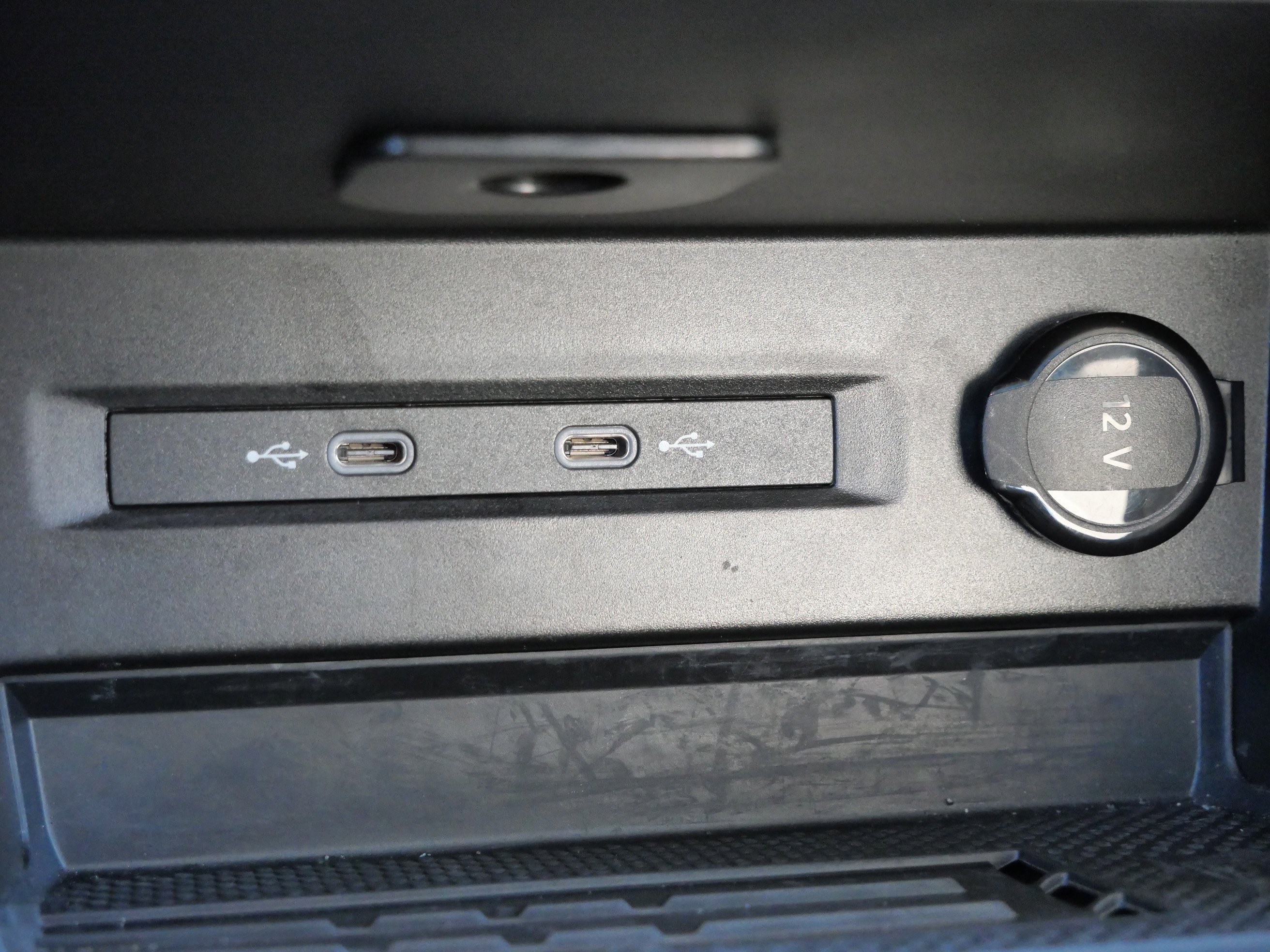 Certified 2025 Volkswagen Taos SE image 30