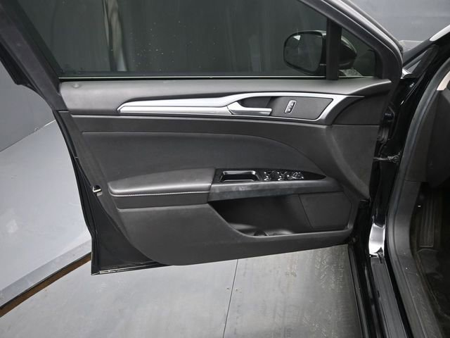 Used 2016 Ford Fusion SE w/ SE Cold Weather Package image 12