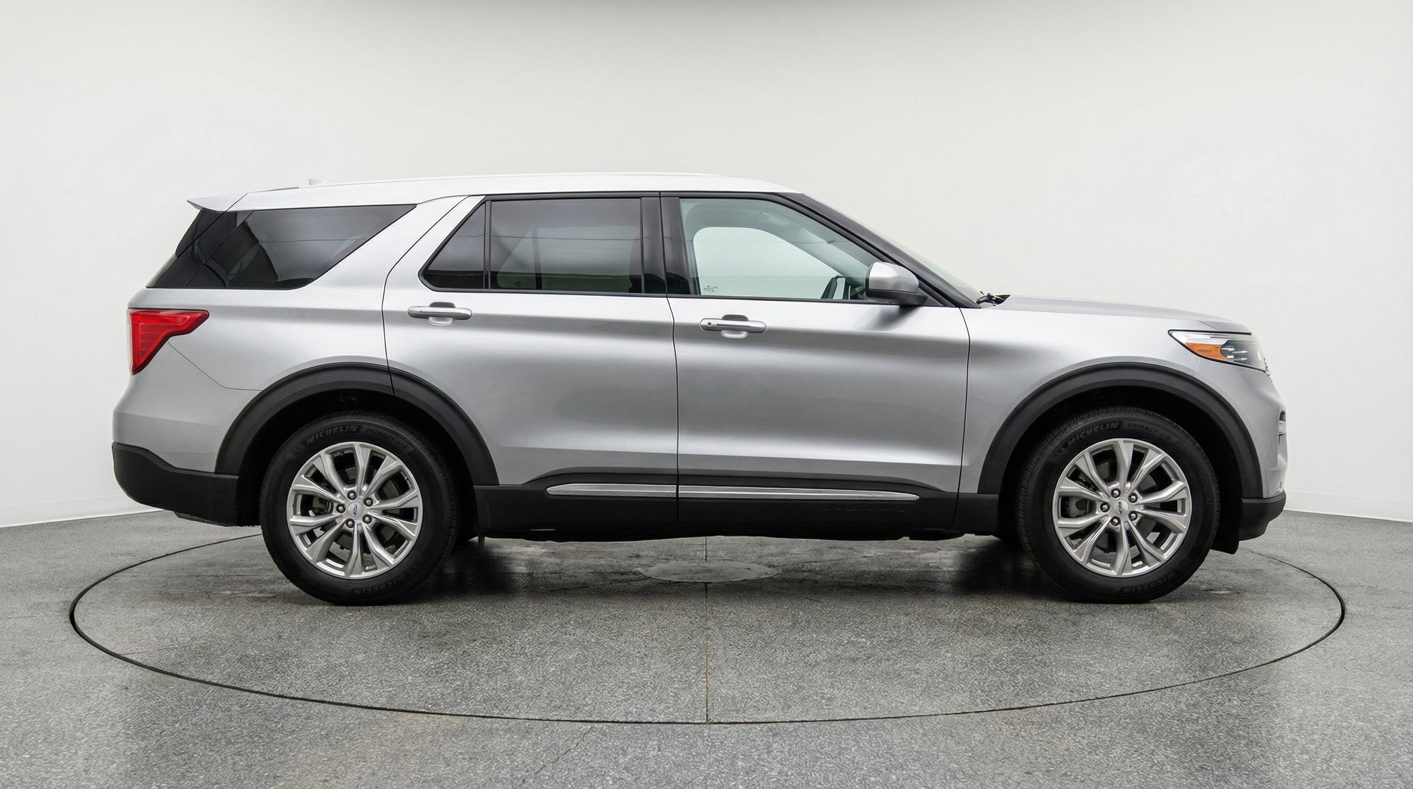 Used 2024 Ford Explorer Limited image 11