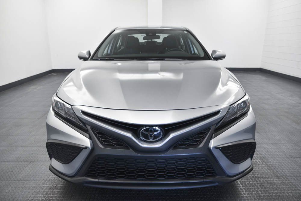 Used 2023 Toyota Camry SE image 2