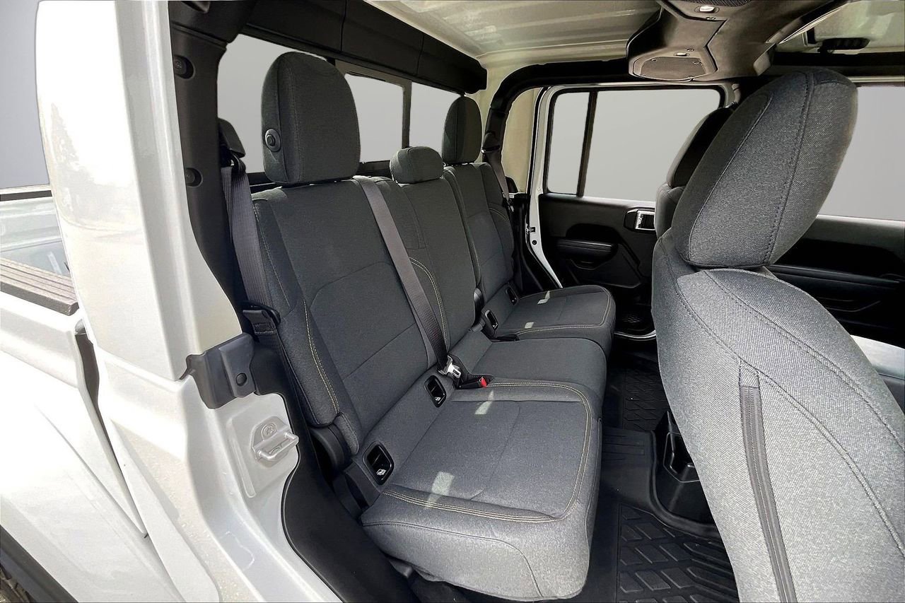 Certified 2025 Jeep Gladiator Sport image 24