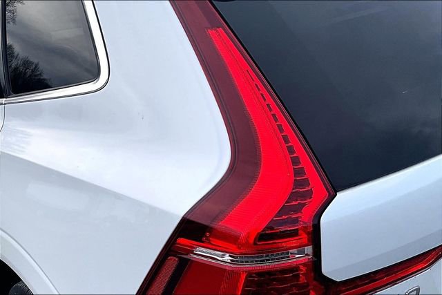 Used 2023 Volvo XC60 B5 Plus image 23