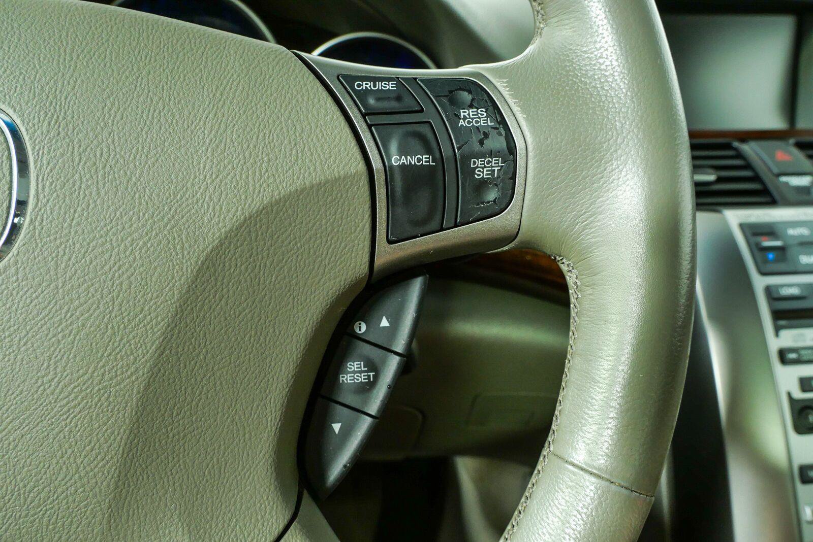 Used 2007 Acura RL w/ Technology Package AWD/4WD image 13