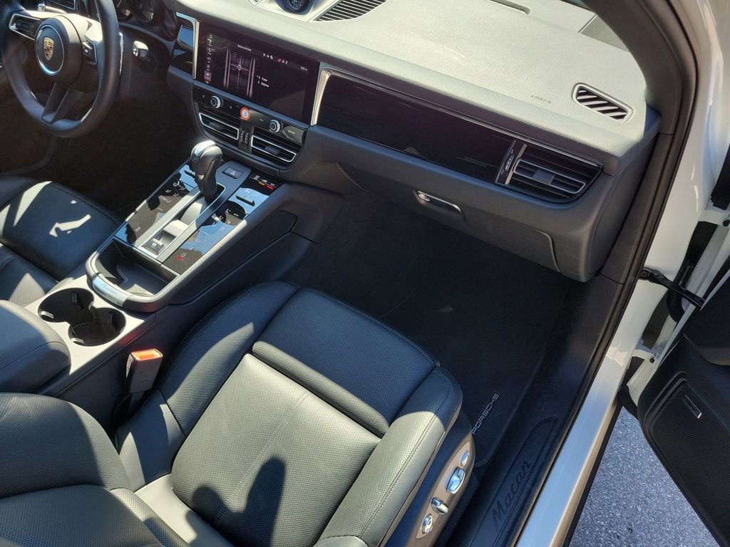 Certified 2025 Porsche Macan image 19