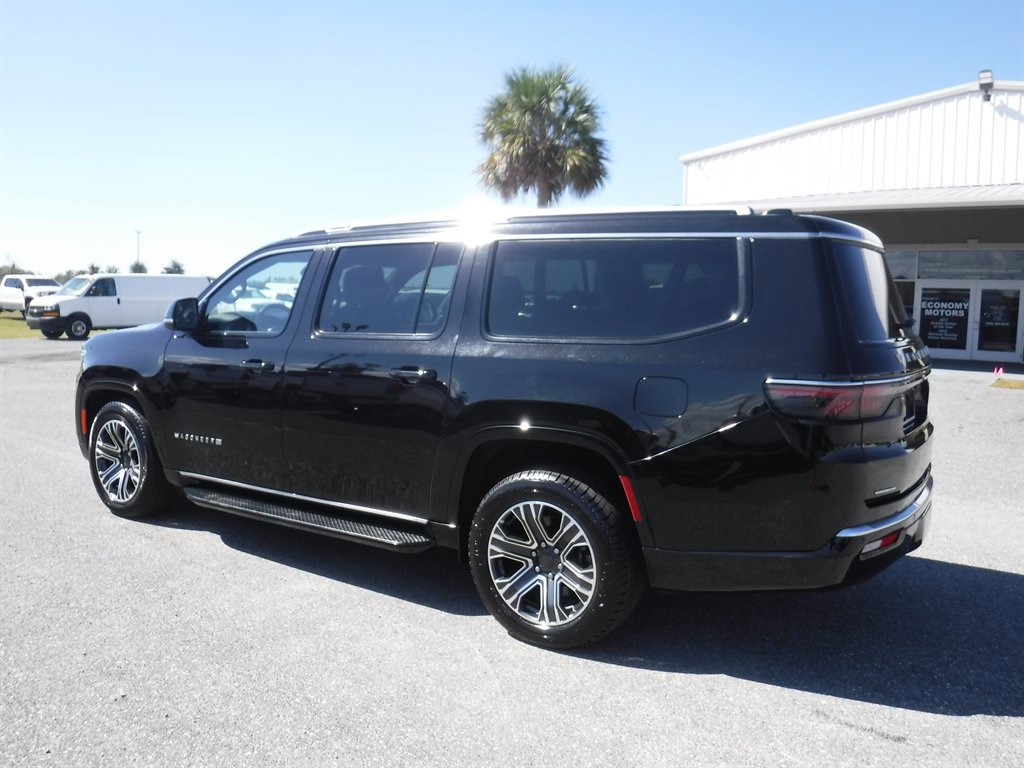Used 2023 Jeep Wagoneer L Series II image 10