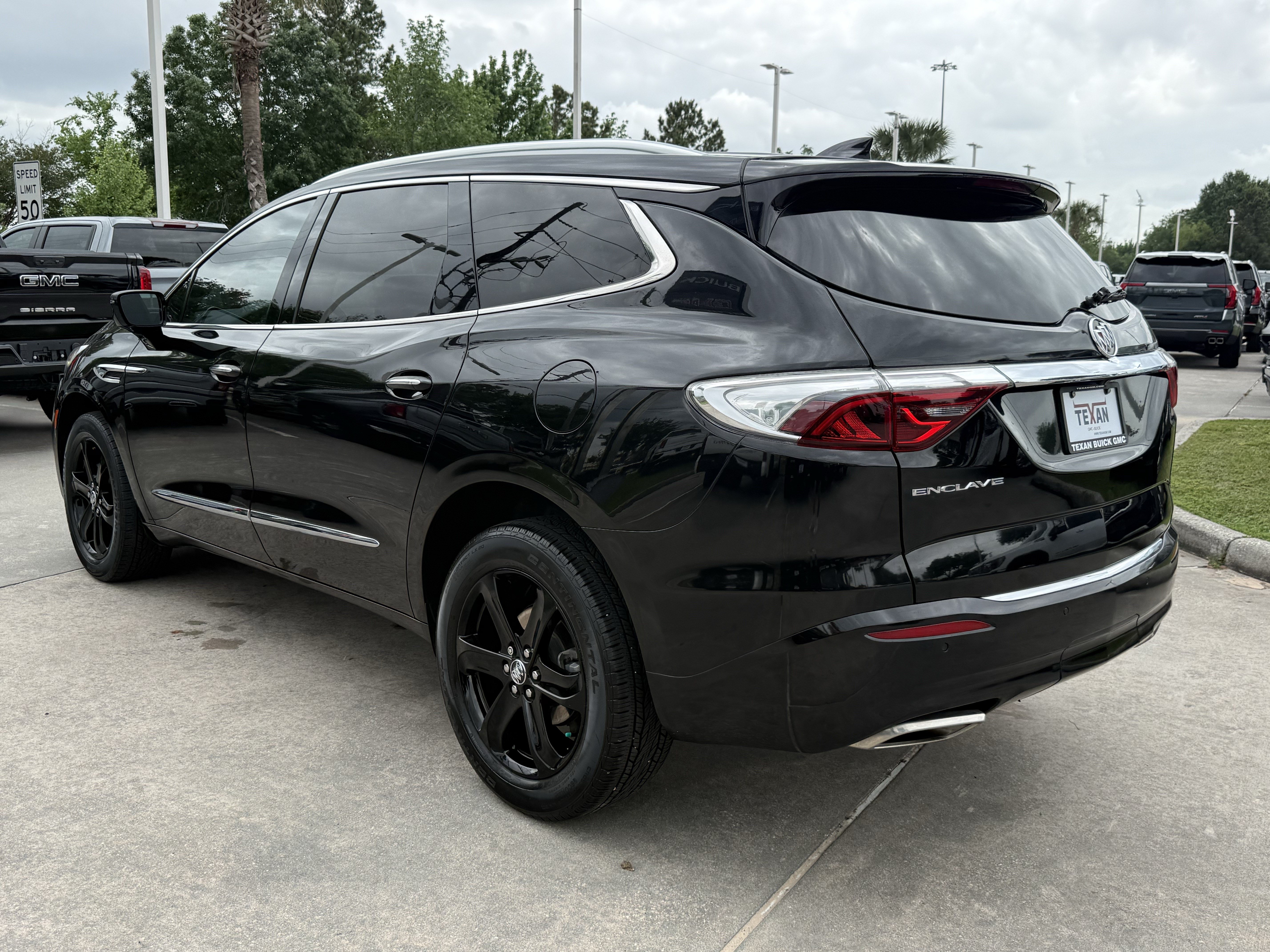 Used 2023 Buick Enclave Essence w/ Sport Touring Edition FWD image 7
