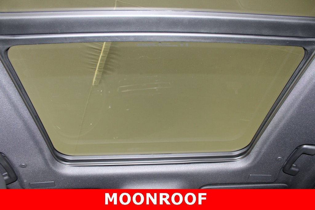 Used 2025 Chevrolet Traverse RS image 15