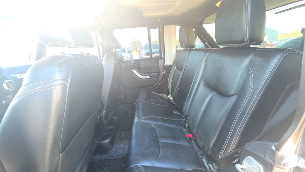 Used 2016 Jeep Wrangler Unlimited Rubicon AWD/4WD image 11