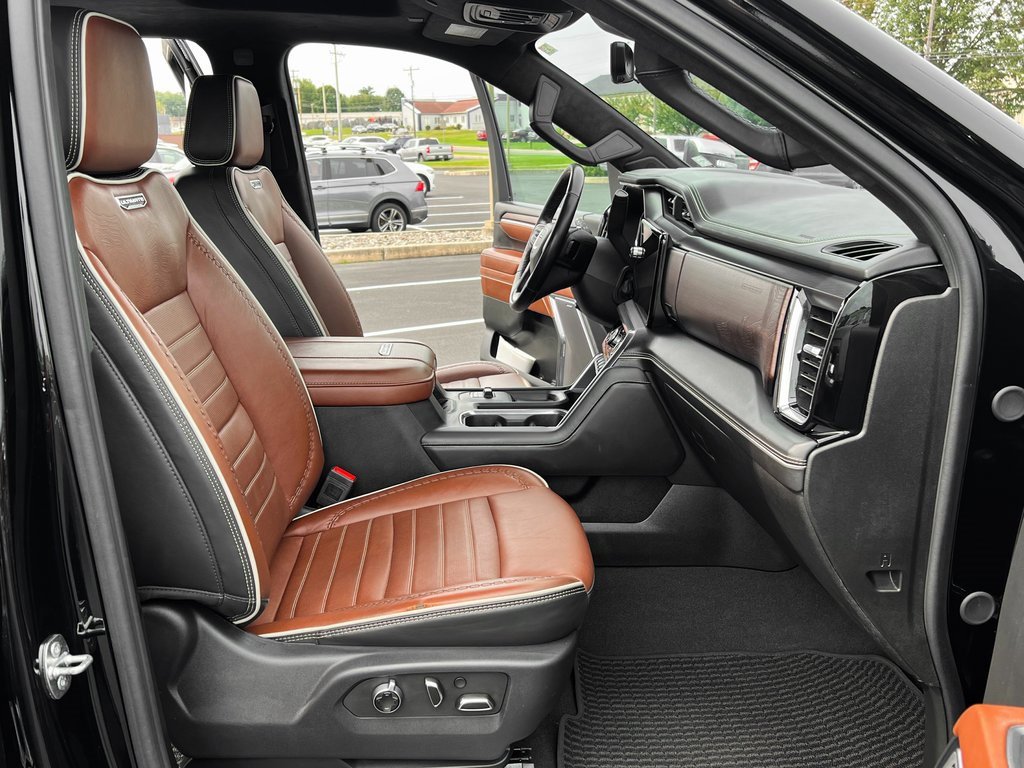 Used 2024 GMC Sierra 3500 Denali Ultimate image 26