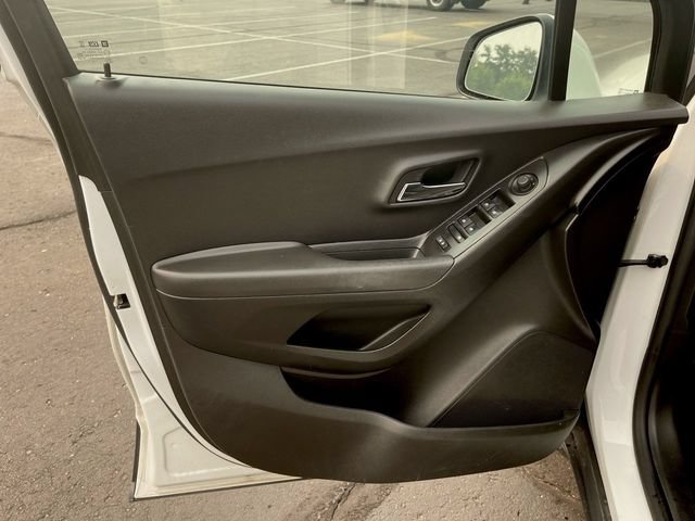 Used 2020 Chevrolet Trax LT w/ LT Convenience Package FWD image 21