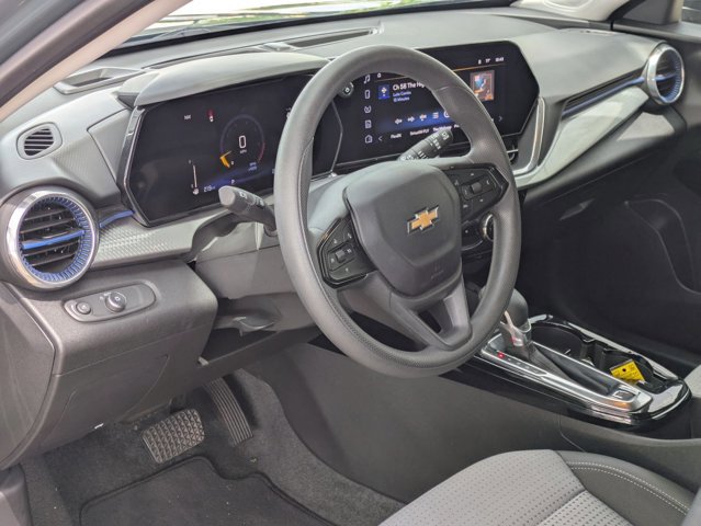 Used 2025 Chevrolet Trax LT FWD image 10
