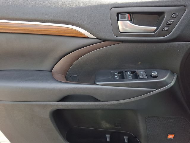 Used 2019 Toyota Highlander Limited Platinum AWD/4WD image 12