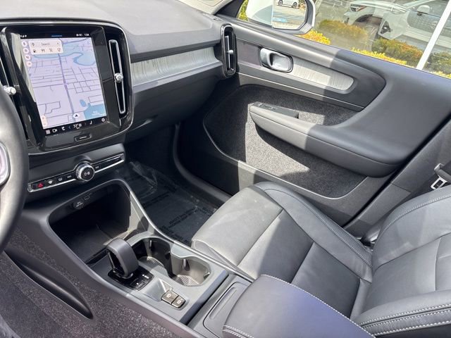 Used 2025 Volvo XC40 B5 Core image 19
